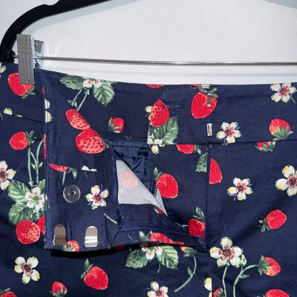 Strawberry Floral Print Womens Shorts Size 12 By 7th Avenue Design Studio Navy - Picture 3 of 5